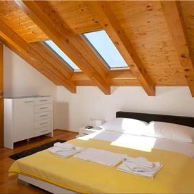 9 Bedroom Villa with Pool and Sea Views in Cavtat, sleeps 18